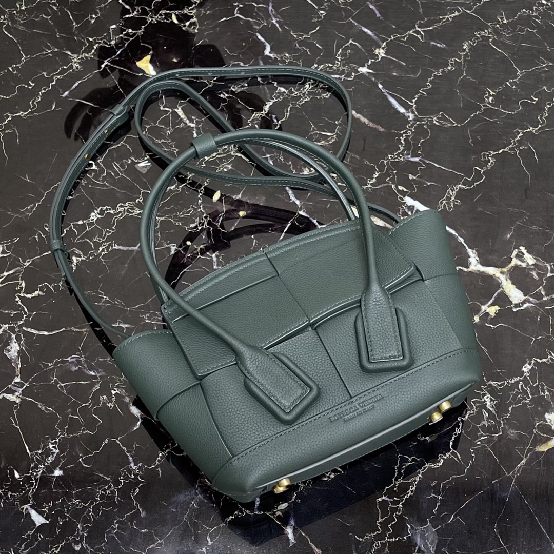 b0tt*ga Ven*ta small arco dark green 600606 29 x 8 x 17 cm