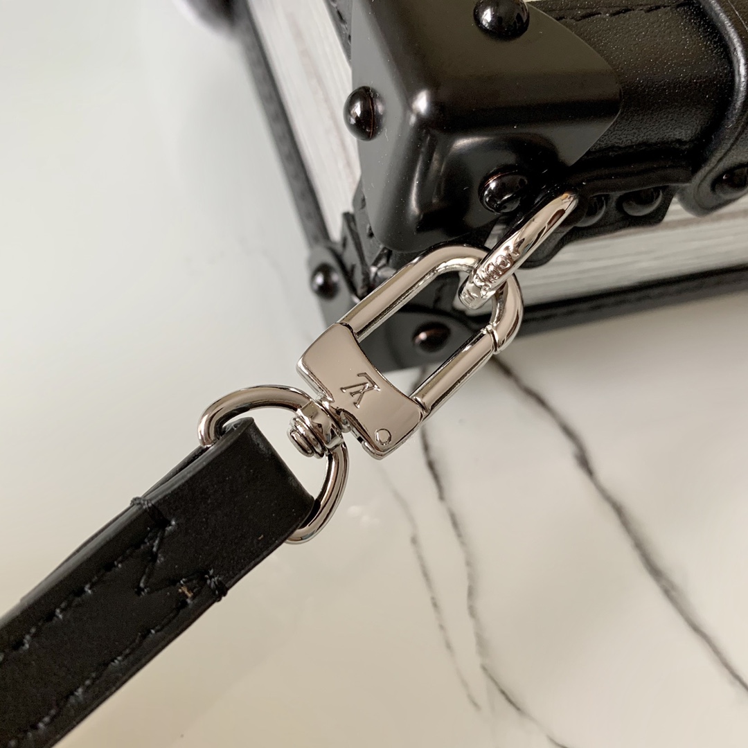 l0vis Vvtt0n petite malle epi leather silver m54650 19 x 11.5 x 5 cm