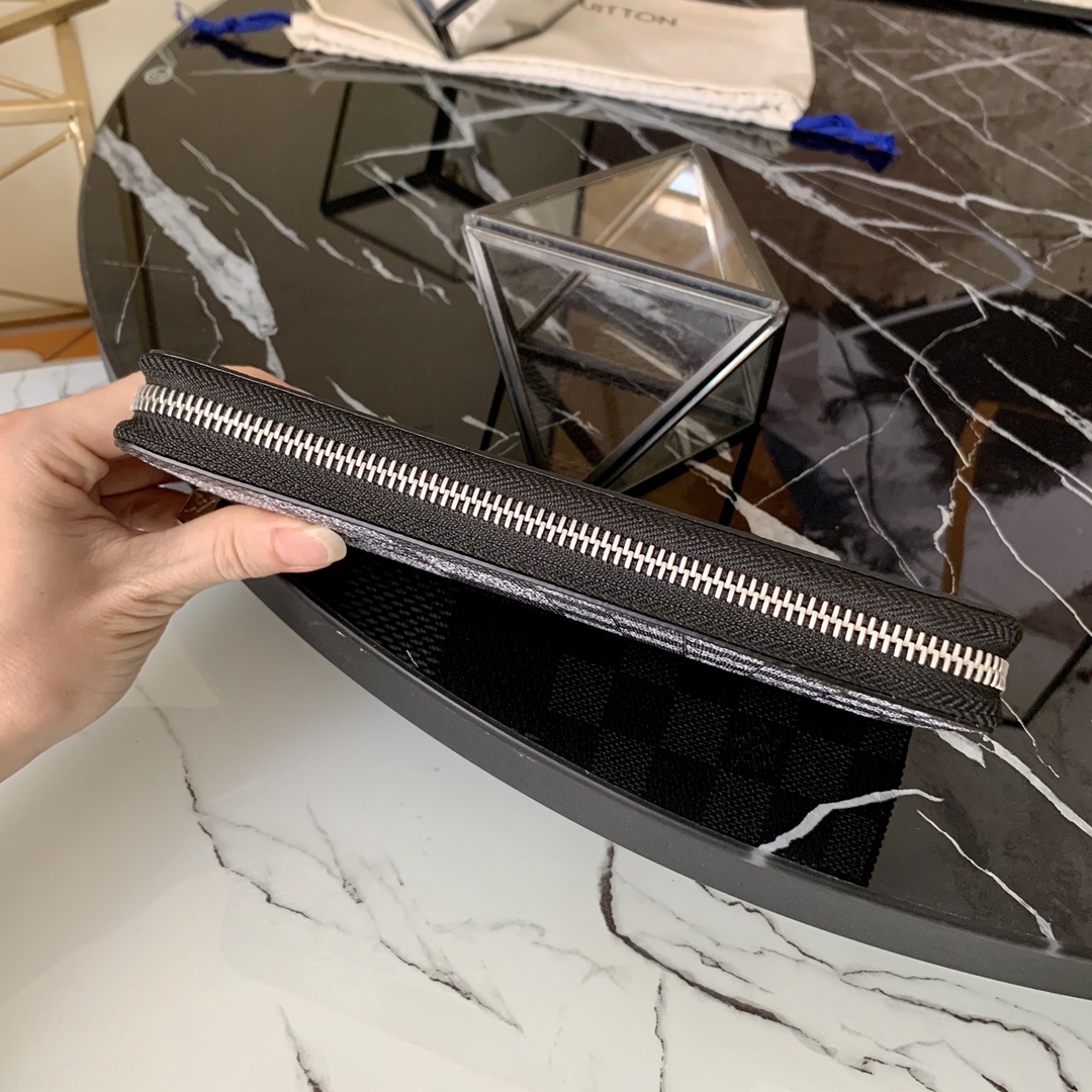 l0vis Vvtt0n vertical zippy wallet damier infini 3d white and black n60442 10 x 20 x 2 cm