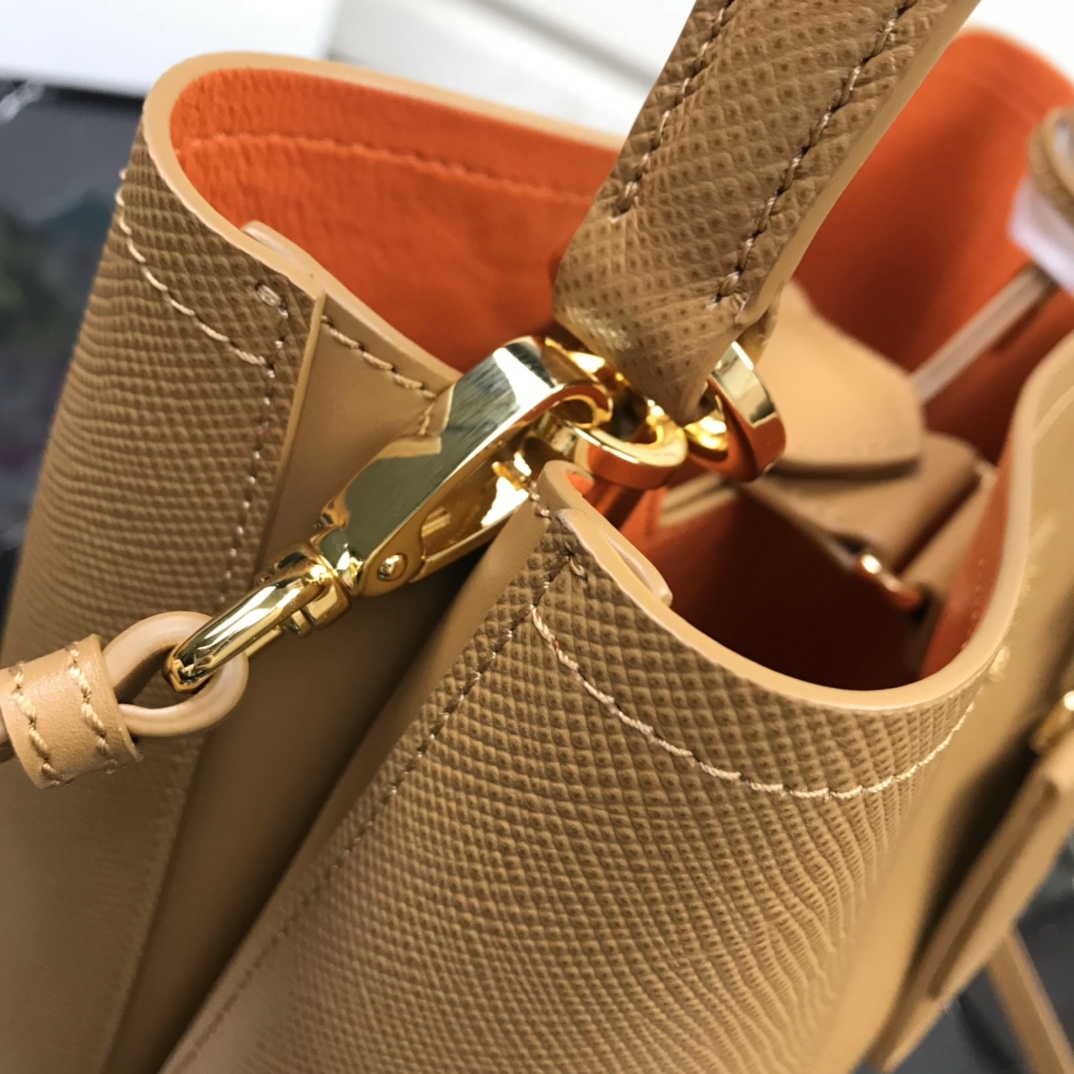 Pra*a medium panier saffiano leather bag brown 1ba212 22 × 23 × 13 cm