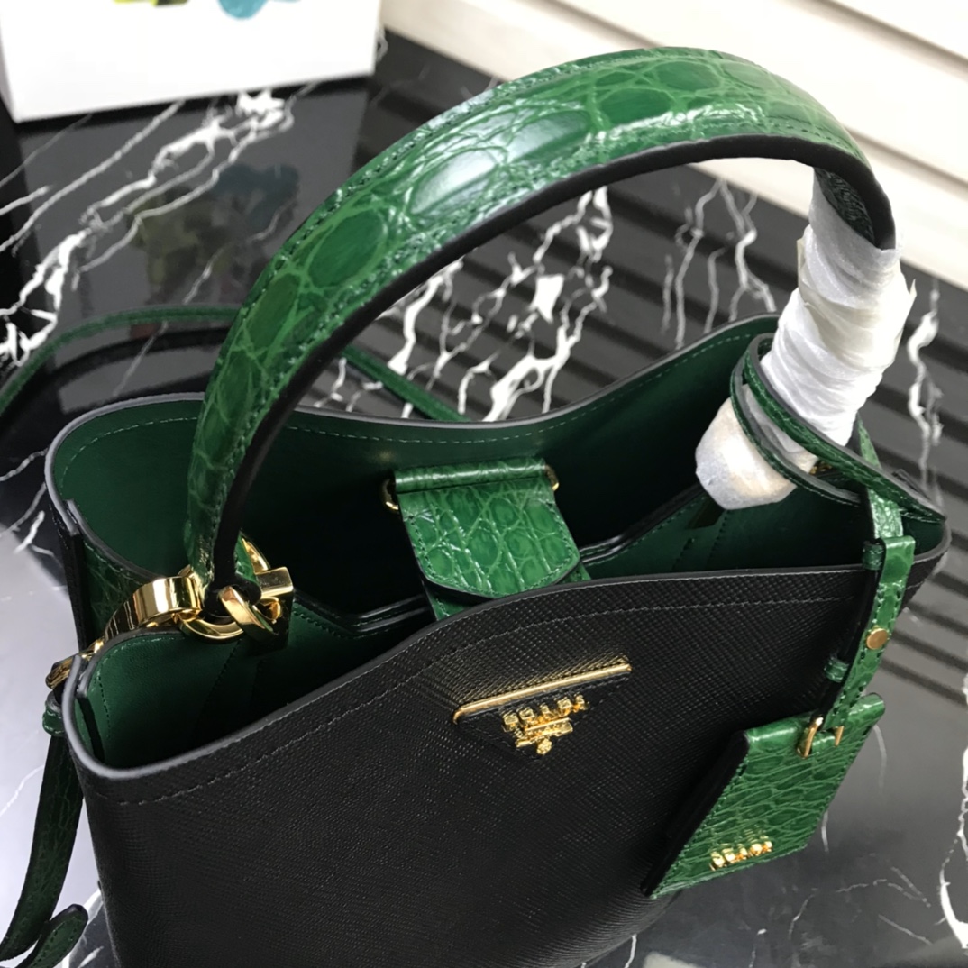 Pra*a medium panier saffiano leather bag black and green 1ba212 22 × 23 × 13 cm