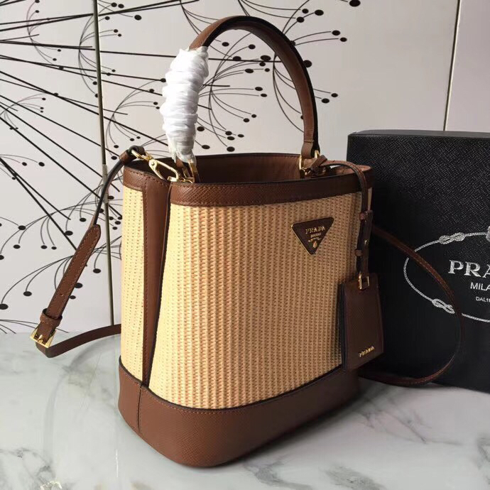 Pra*a medium straw panier bag tan brown 1ba212 13 x 22 x 23 cm