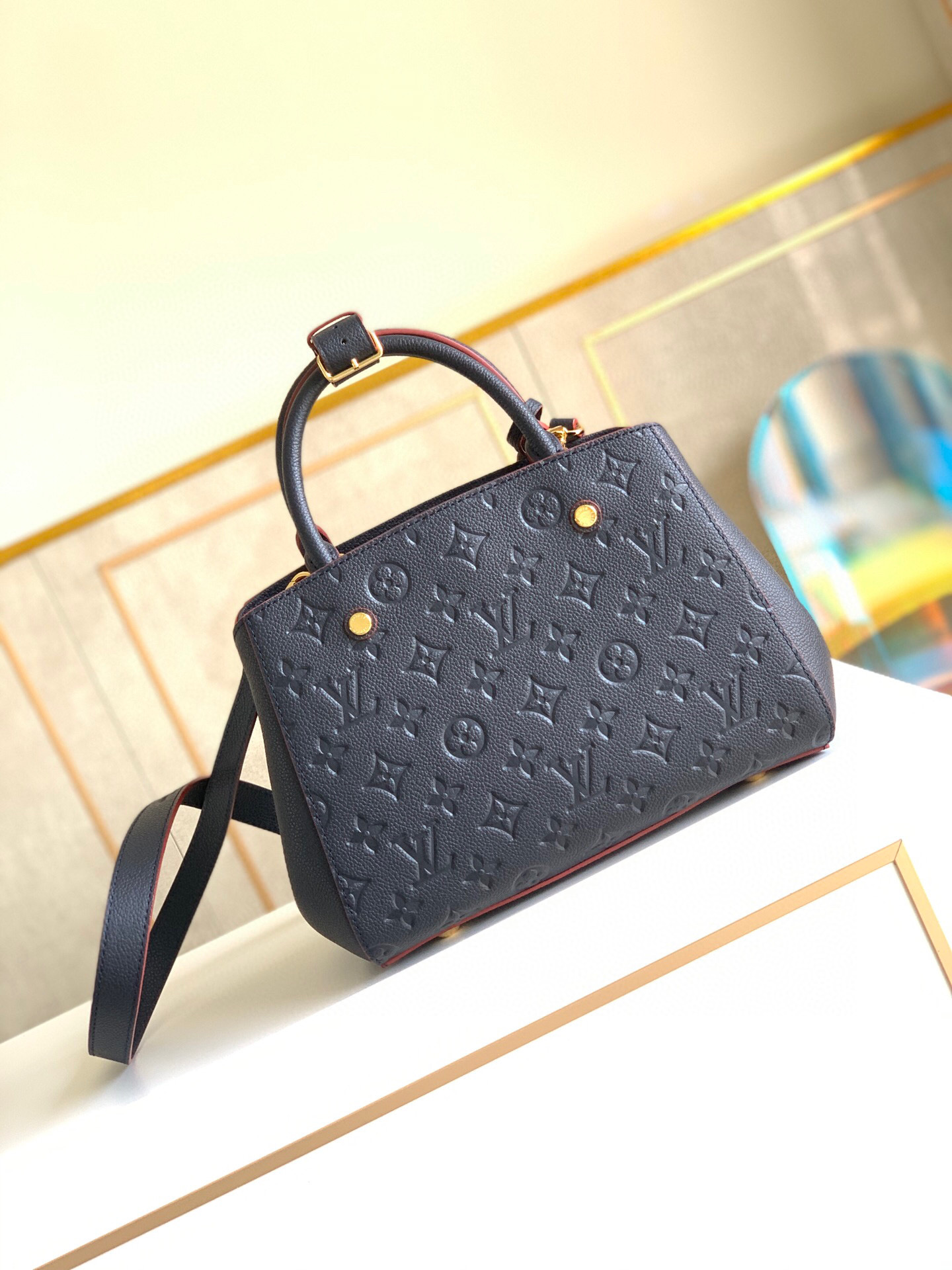 l0vis Vvtt0n montaigne bb monogram empreinte leather marrine rouge m42747 29 x 20 x 13 cm