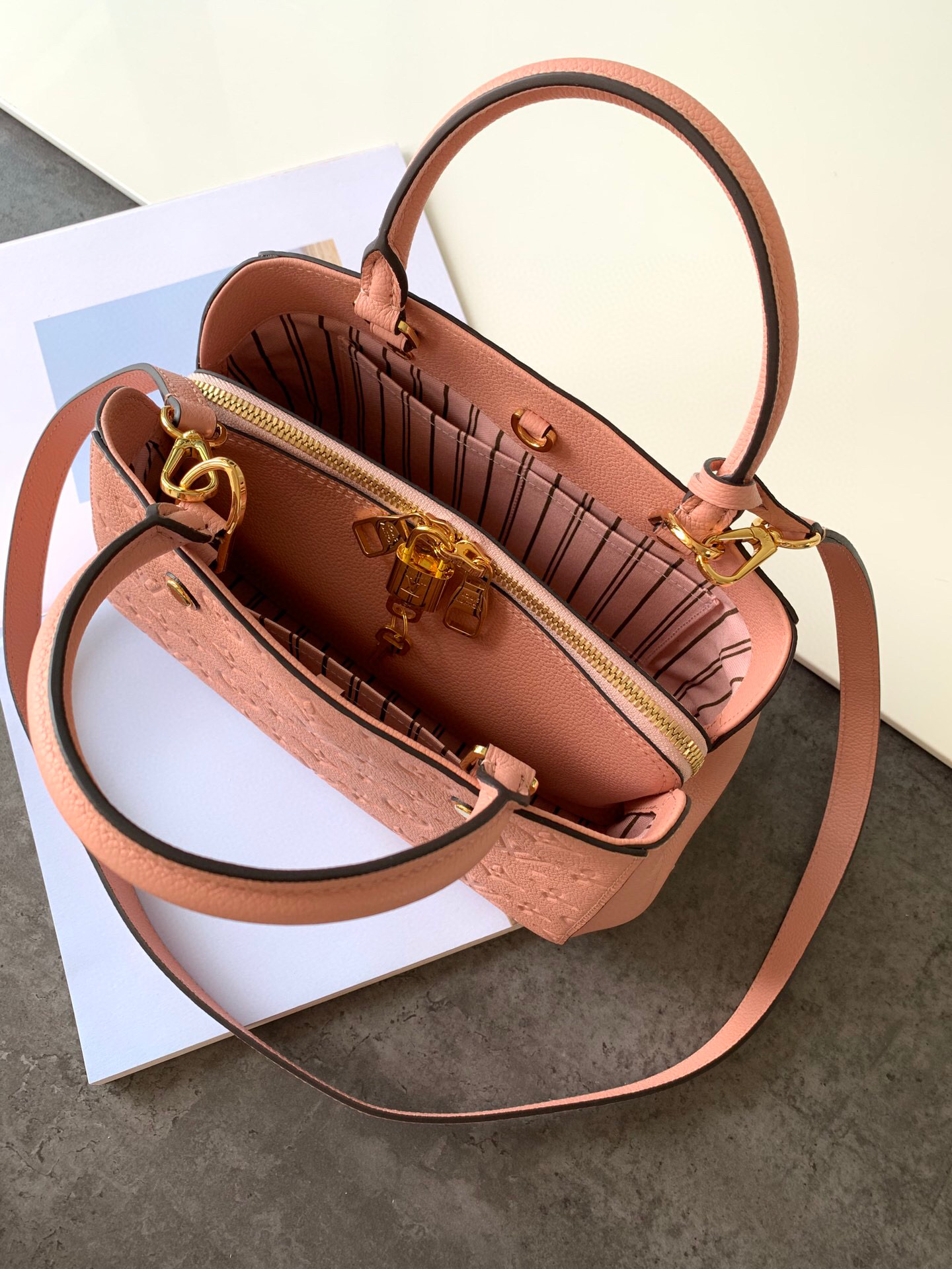 l0vis Vvtt0n montaigne bb monogram empreinte leather powder pink m42747 29 x 20 x 13 cm