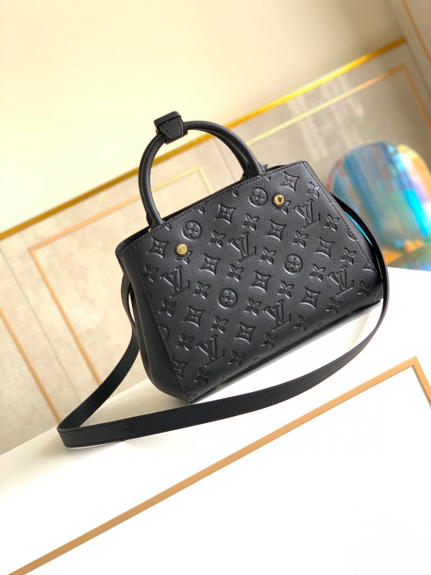 l0vis Vvtt0n montaigne bb monogram empreinte leather black m41053 29 x 20 x 13 cm