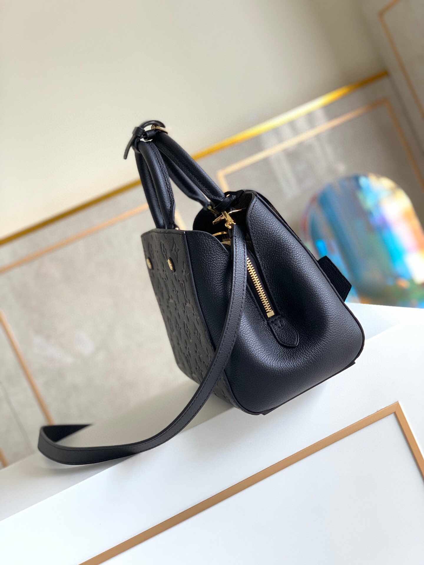 l0vis Vvtt0n montaigne bb monogram empreinte leather black m41053 29 x 20 x 13 cm