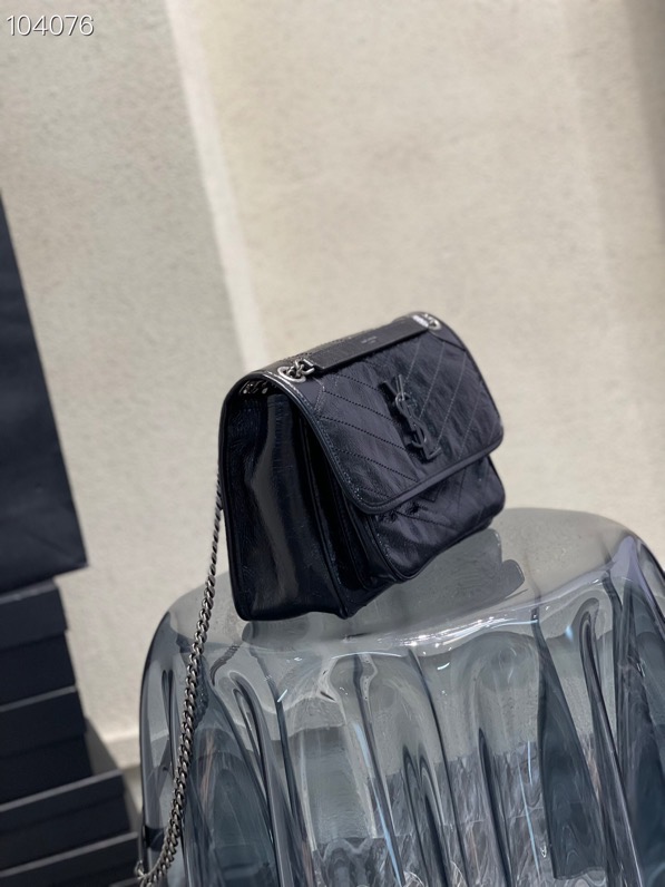 Y51 niki medium crinkled vintage leather black 4988940 28 x 20 x 8 cm