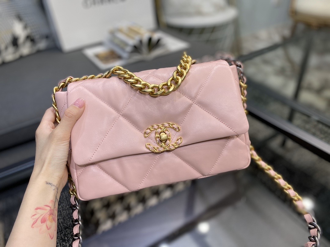 Ch**el 19 handbag lambskin pink as1160 26cm