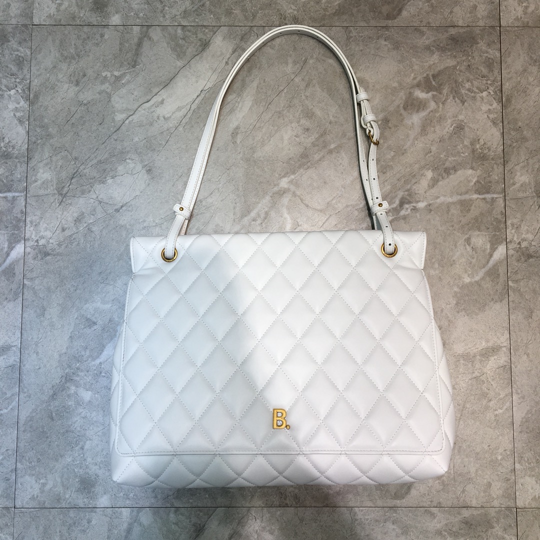 ba1en*iaga large buckle shoulder bag D1am0nd pattern leather golden metal white 37 x 8 x 29 cm