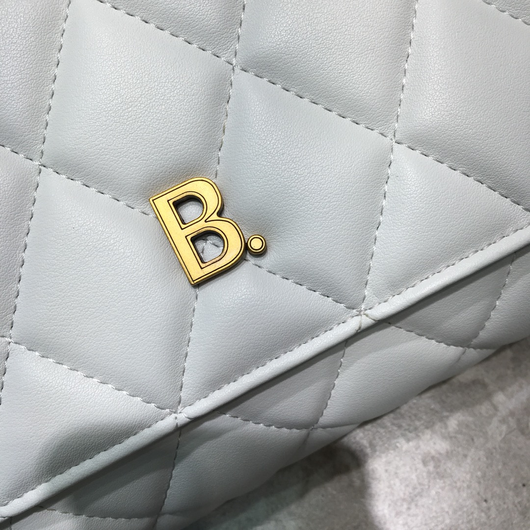 ba1en*iaga large buckle shoulder bag D1am0nd pattern leather golden metal white 37 x 8 x 29 cm