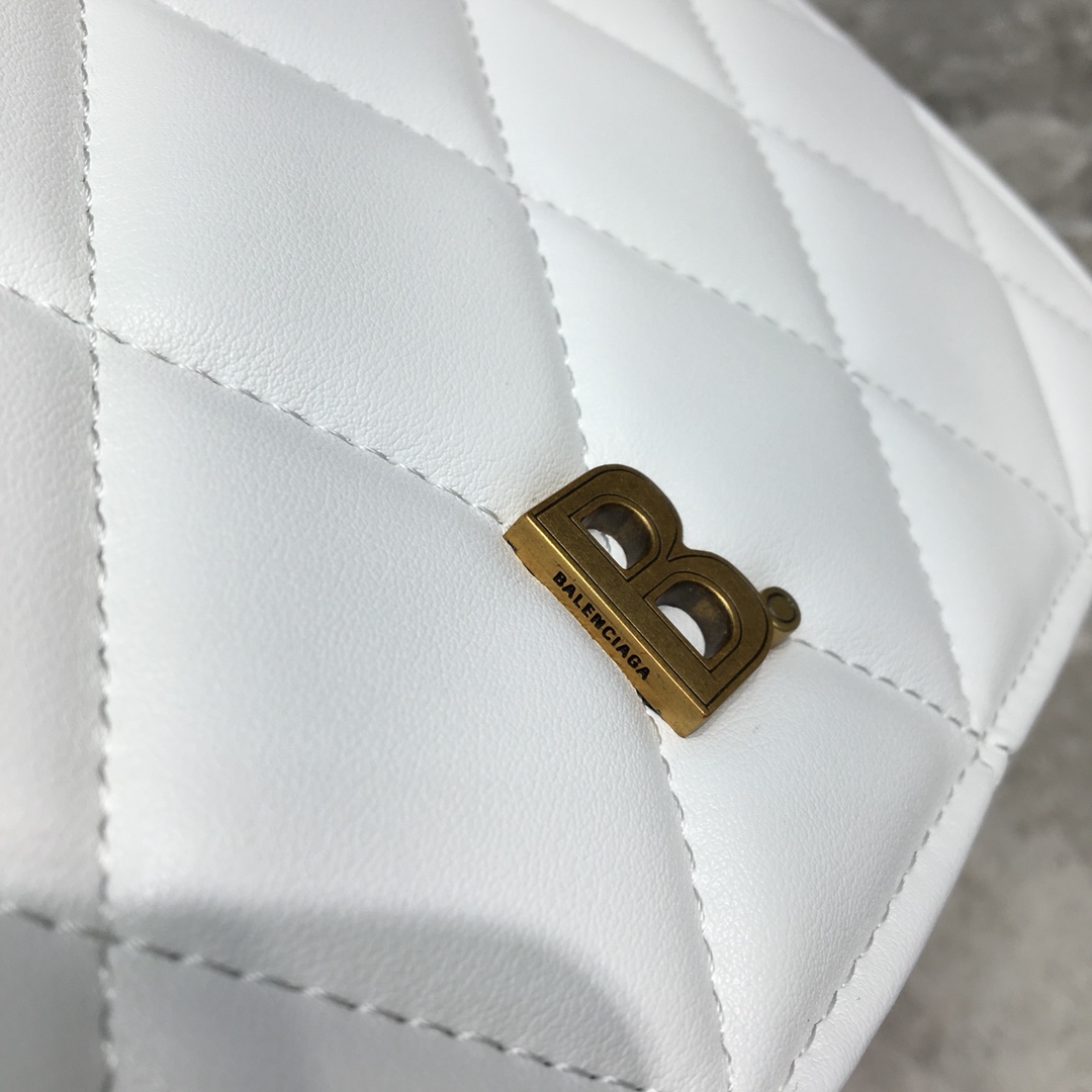 ba1en*iaga small buckle shoulder bag D1am0nd pattern leather golden metal white 25 x 9 x 20 cm