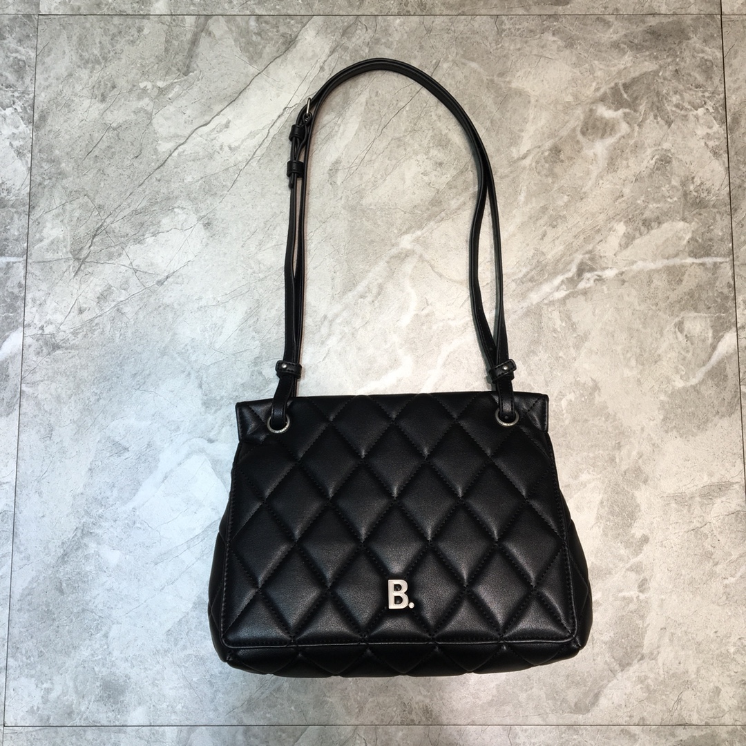 ba1en*iaga small buckle shoulder bag D1am0nd pattern leather silver metal black 25 x 9 x 20 cm