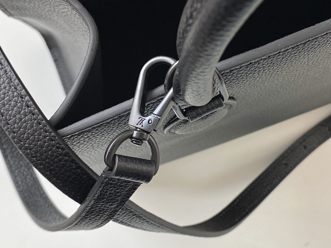 l0vis Vvtt0n lockme tote pm soft grained calfskin leather black m55845 27.5 x 22 x 12 cm