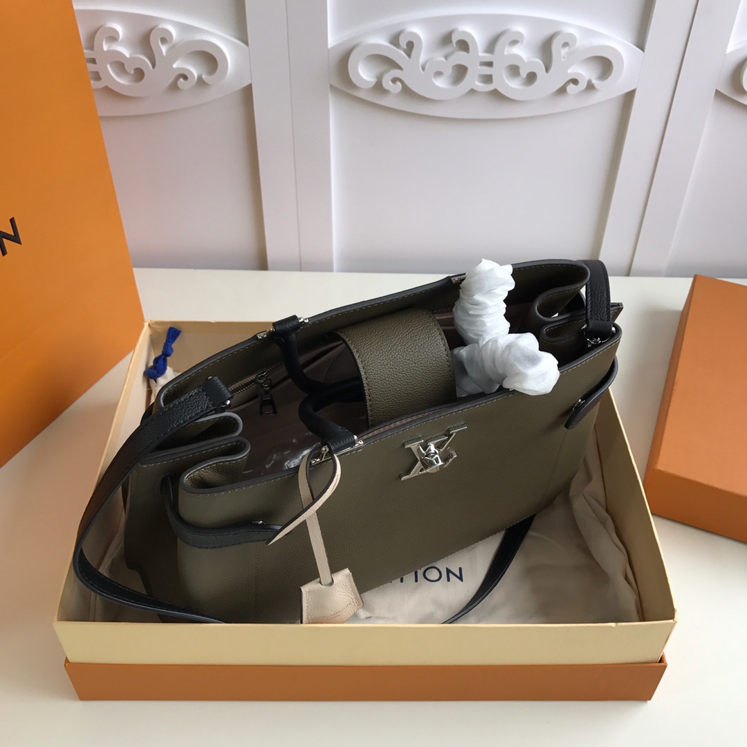 l0vis Vvtt0n lockme day grained calfskin leather dark green m53730 31 x 24 x 16 cm