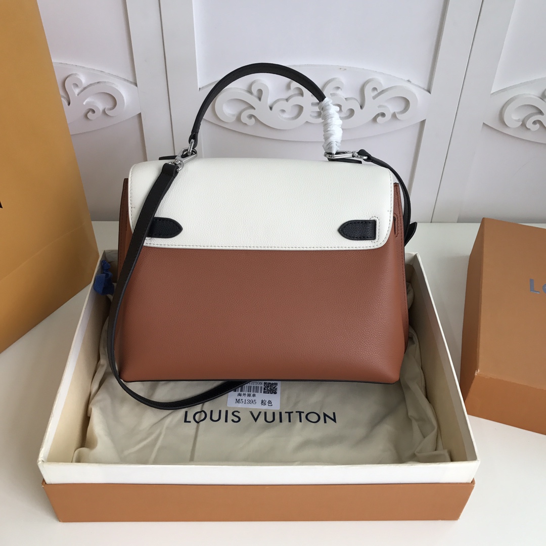 l0vis Vvtt0n lockme ever mm soft grained calfskin leather caramel and white m56094 33.5 x 21.5 x 14.5 cm