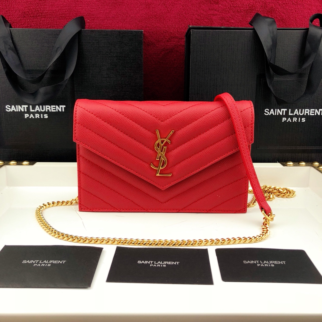 Y51 envelope chain wallet in grain de poudre embossed leather red 393953 19 x 11.5 x 4 cm