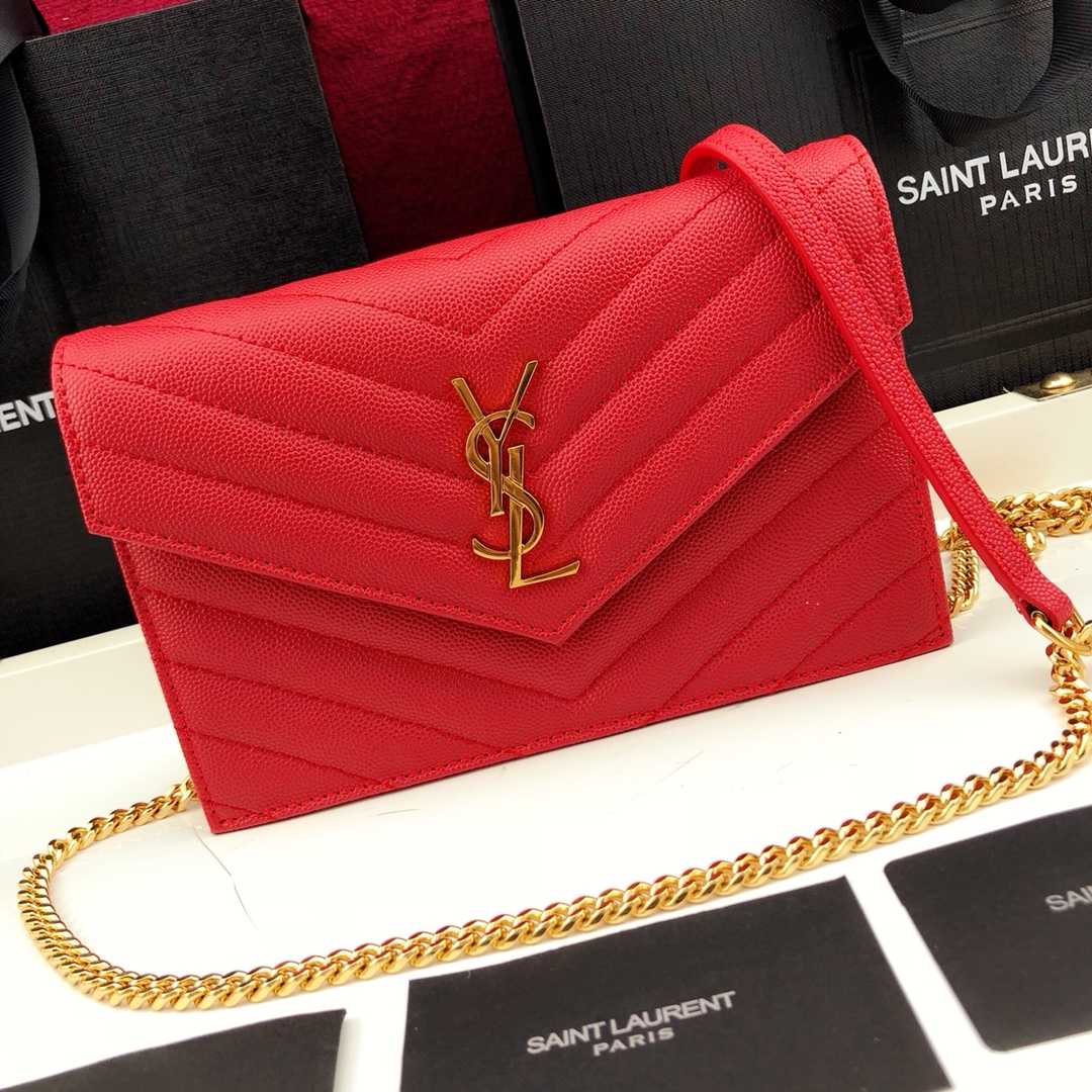 Y51 envelope chain wallet in grain de poudre embossed leather red 393953 19 x 11.5 x 4 cm