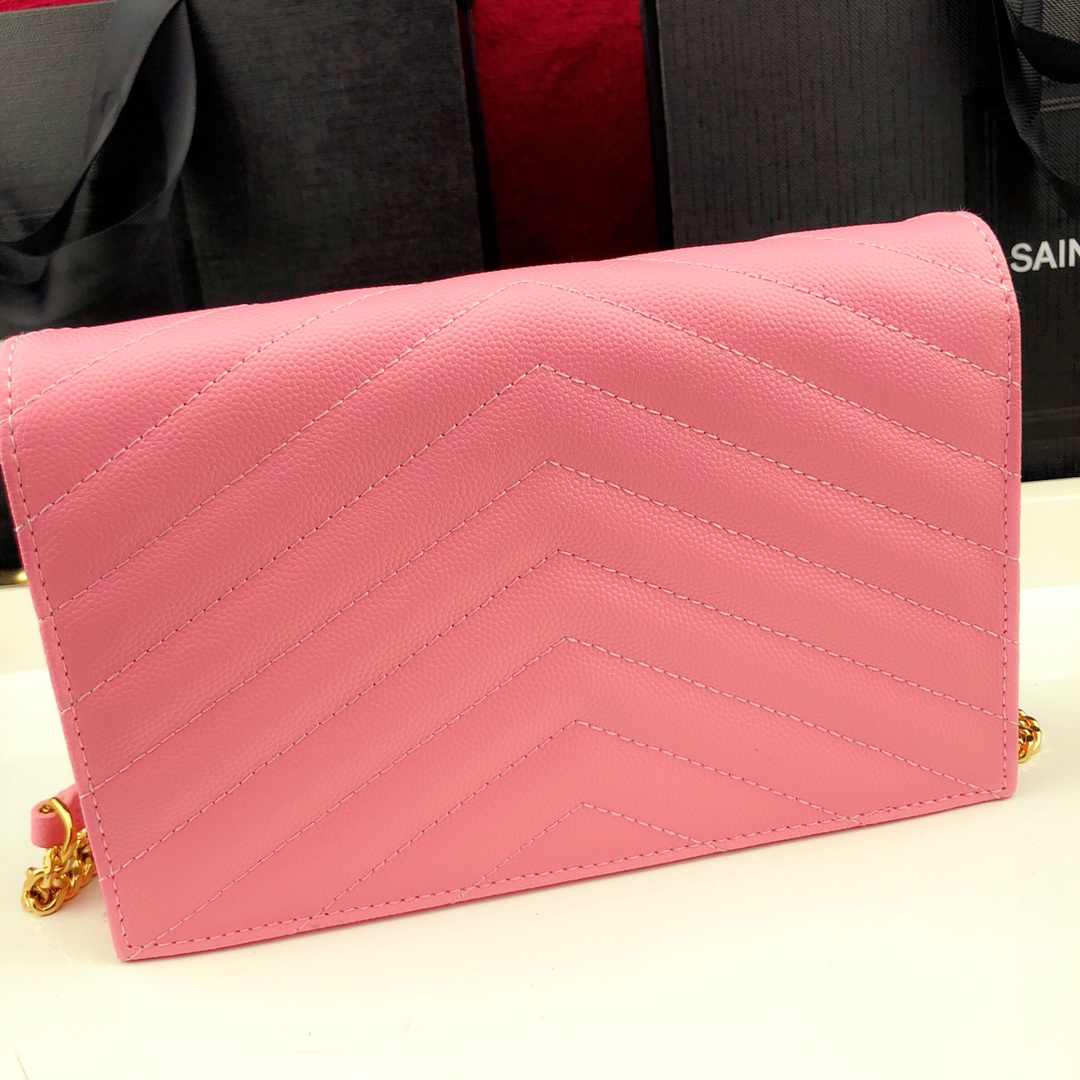 Y51 envelope chain wallet in grain de poudre embossed leather light pink 393953 19 x 11.5 x 4 cm