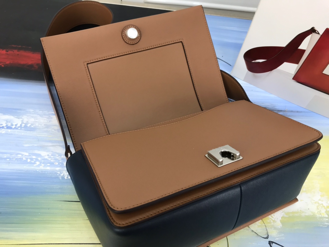 Ce1i*e medium frame bag in shiny smooth calfskin brown and black 180263 25 x 17 x 8.5 cm