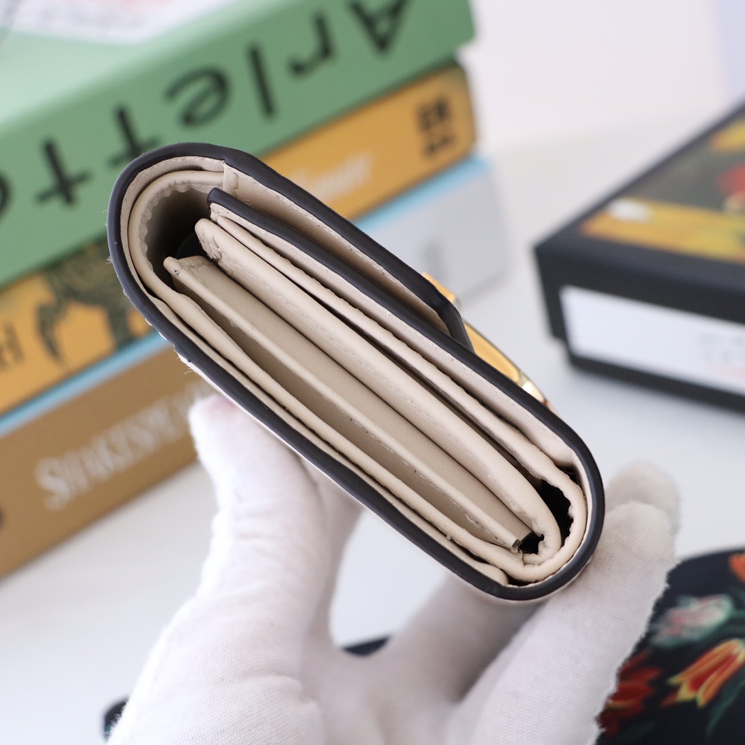 Gvc*1 sylvie tri-fold conpact wallet white 476081 11 x 9.5 x 3 cm