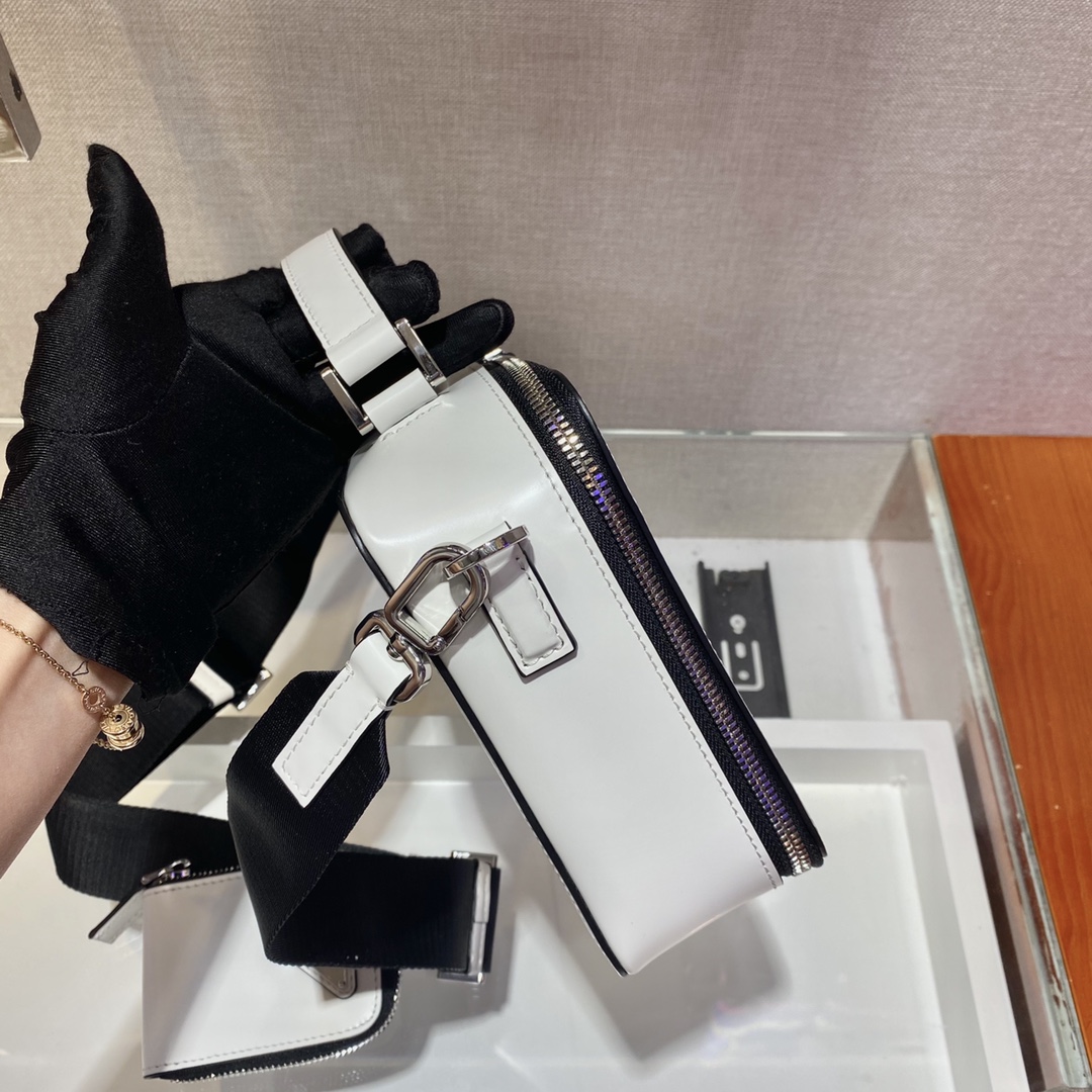 Pra*a brique saffiano leather cross-body bag white 2vh069 22 x 16 x 6 cm