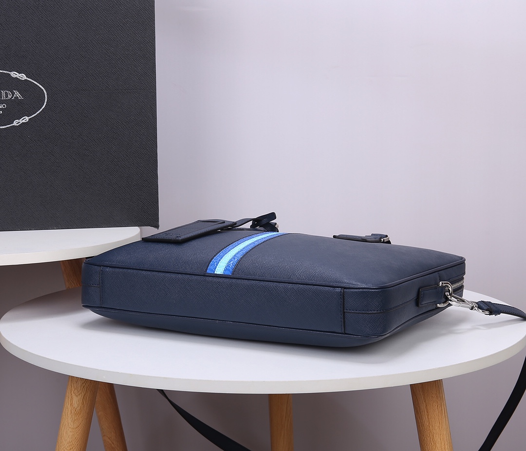 Pra*a briefcase crocodile pattern blue 2ve365 36 x 28 x 4 cm