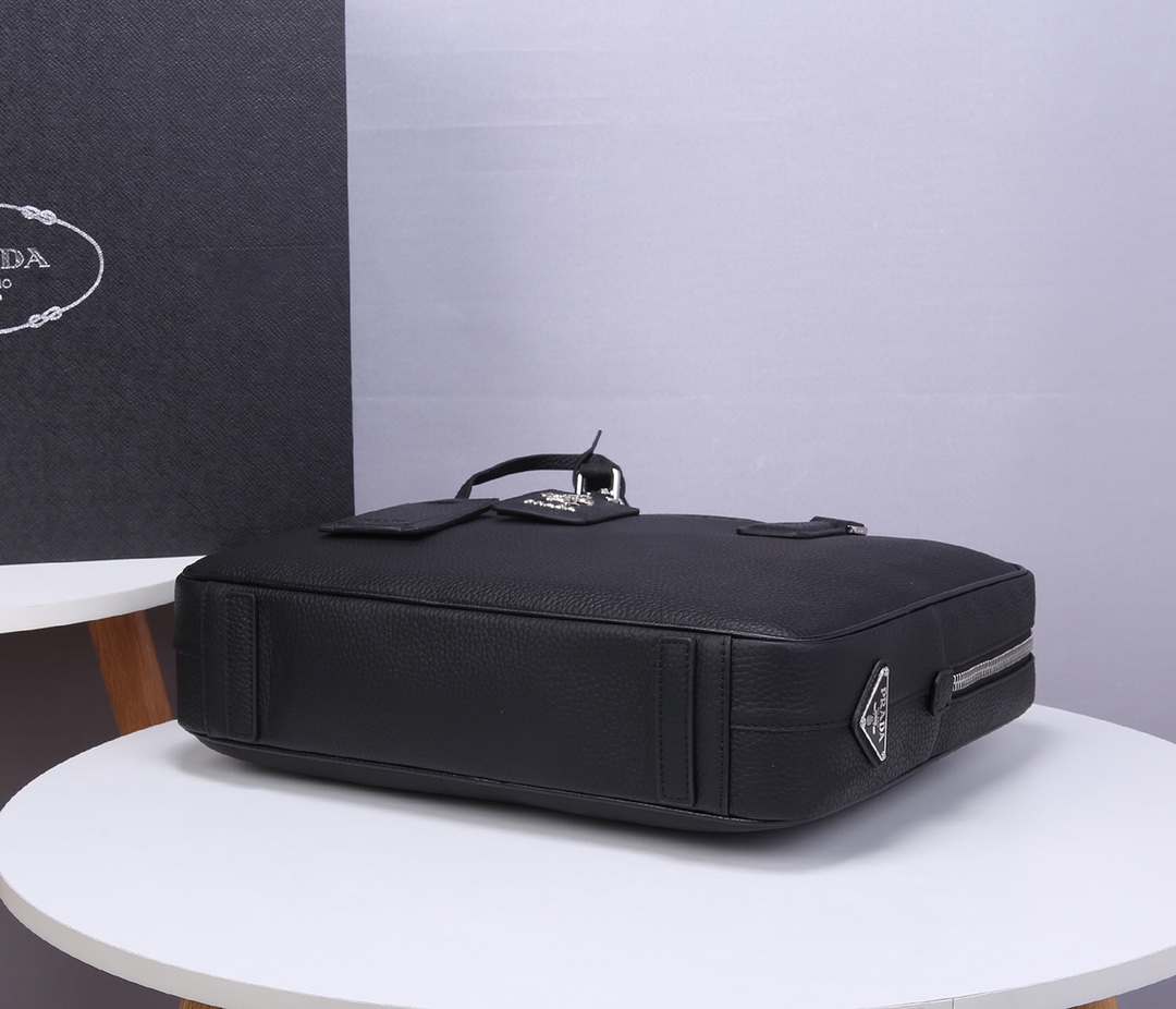 Pra*a briefcase grained cowhide leather black 8017 36 x 28 x 7 cm