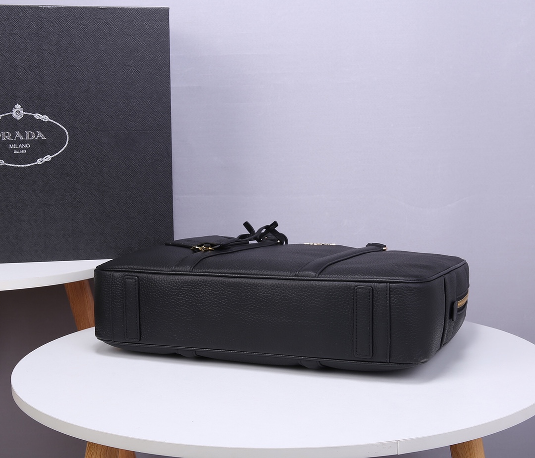 Pra*a briefcase grained cowhide leather golden metal black 8017 40 x 30 x 9 cm