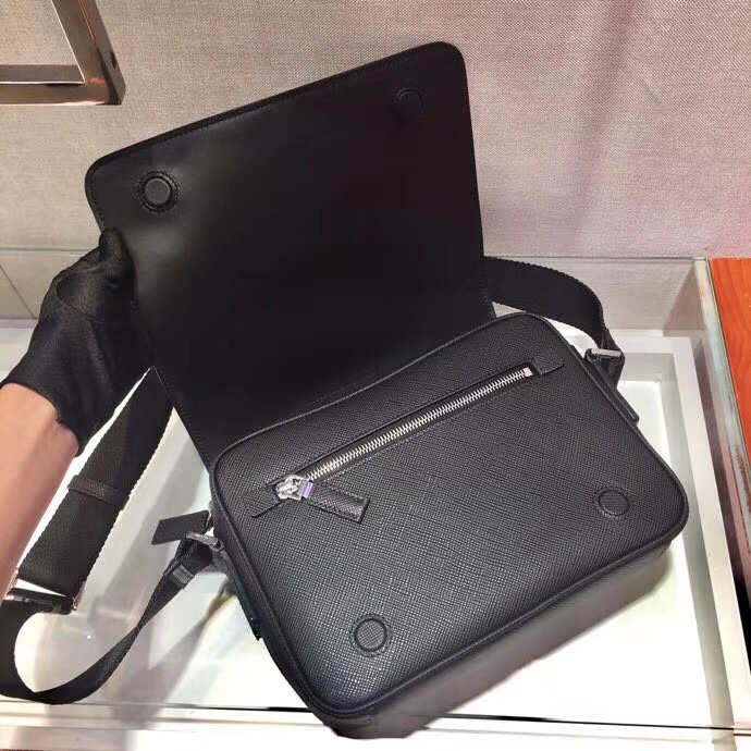 Pra*a bag with saffiano leather shoulder strap black 2vd038 24 x 18 x 6 cm