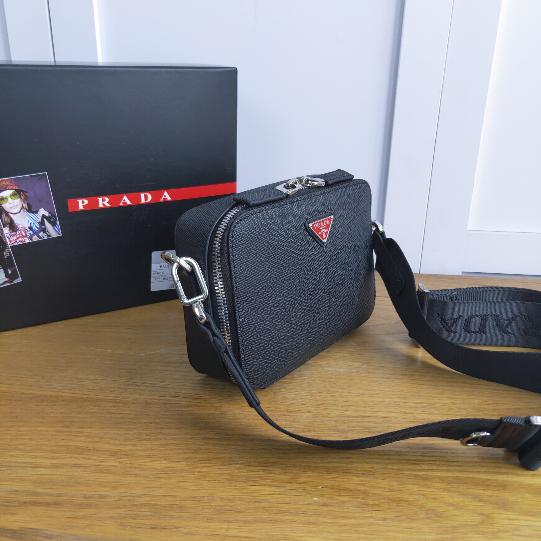 Pra*a brique saffiano leather cross-body bag black and red 2vh070 18 x 12 x 5.5 cm