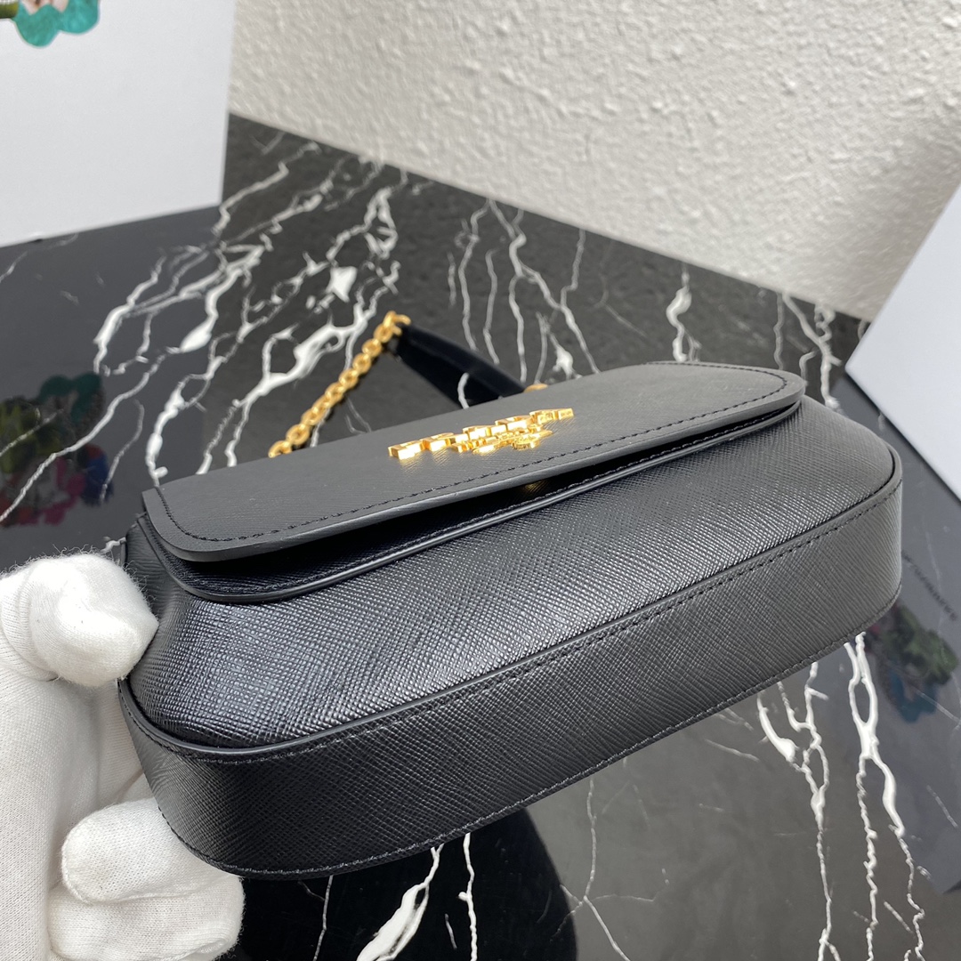 Pra*a saffiano leather shoulder bag golden metal black 1bd275 22 x 14 x 6.5 cm