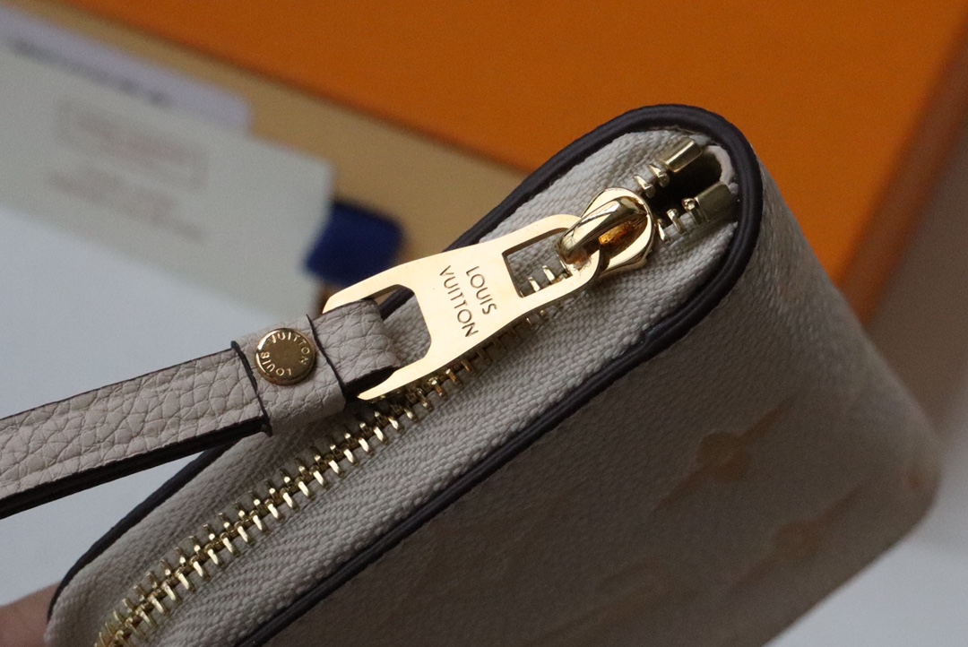 l0vis Vvtt0n zippy coin purse by the pool monogram pattern yellow m80408 11 x 8.5 x 2 cm