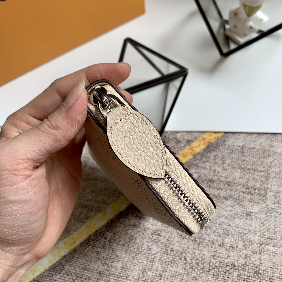 l0vis Vvtt0n zippy wallet monogram perforations mahina leather creme m61868 19 x 10 cm