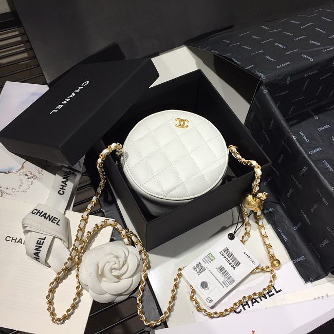 Ch**el quilted pearl crush round bag white as1449 12 x 12 x 4.5 cm