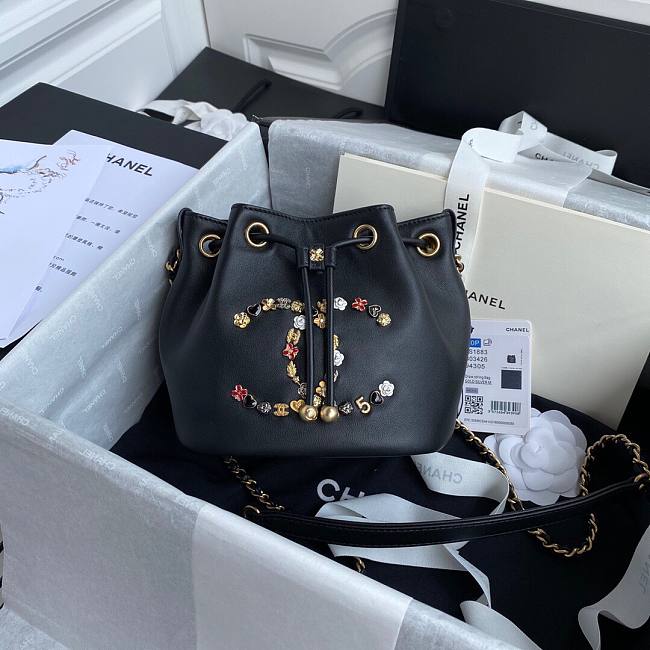 Ch**el logo charm cc lambskin bucket bag black as1883 16 x 17 x 13 cm