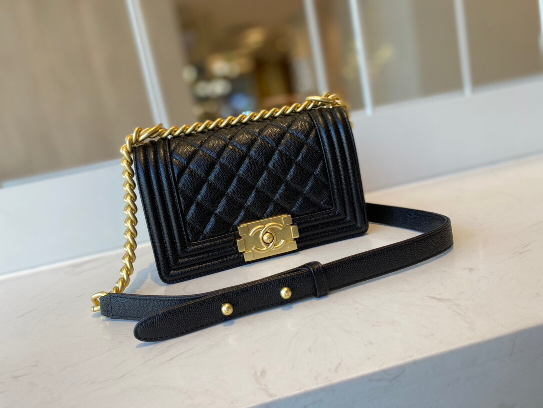 Ch**el small boy handbag grained calfskin & golden metal black a67085 20 cm