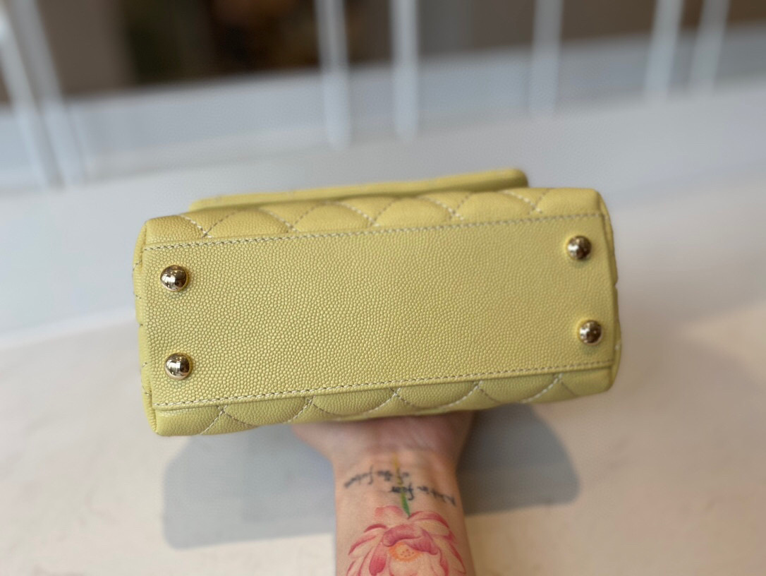 Ch**el extra mini coco handle bag grained leather yellow as2215 13 × 19 × 9 cm