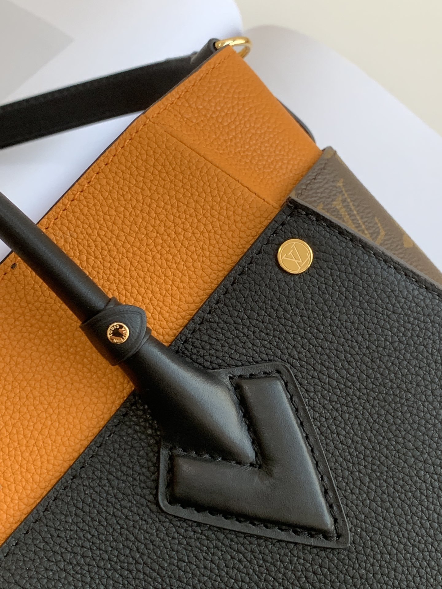 l0vis Vvtt0n on my side mm  canvas black m53823 30.5 x 24.5 x 14 cm