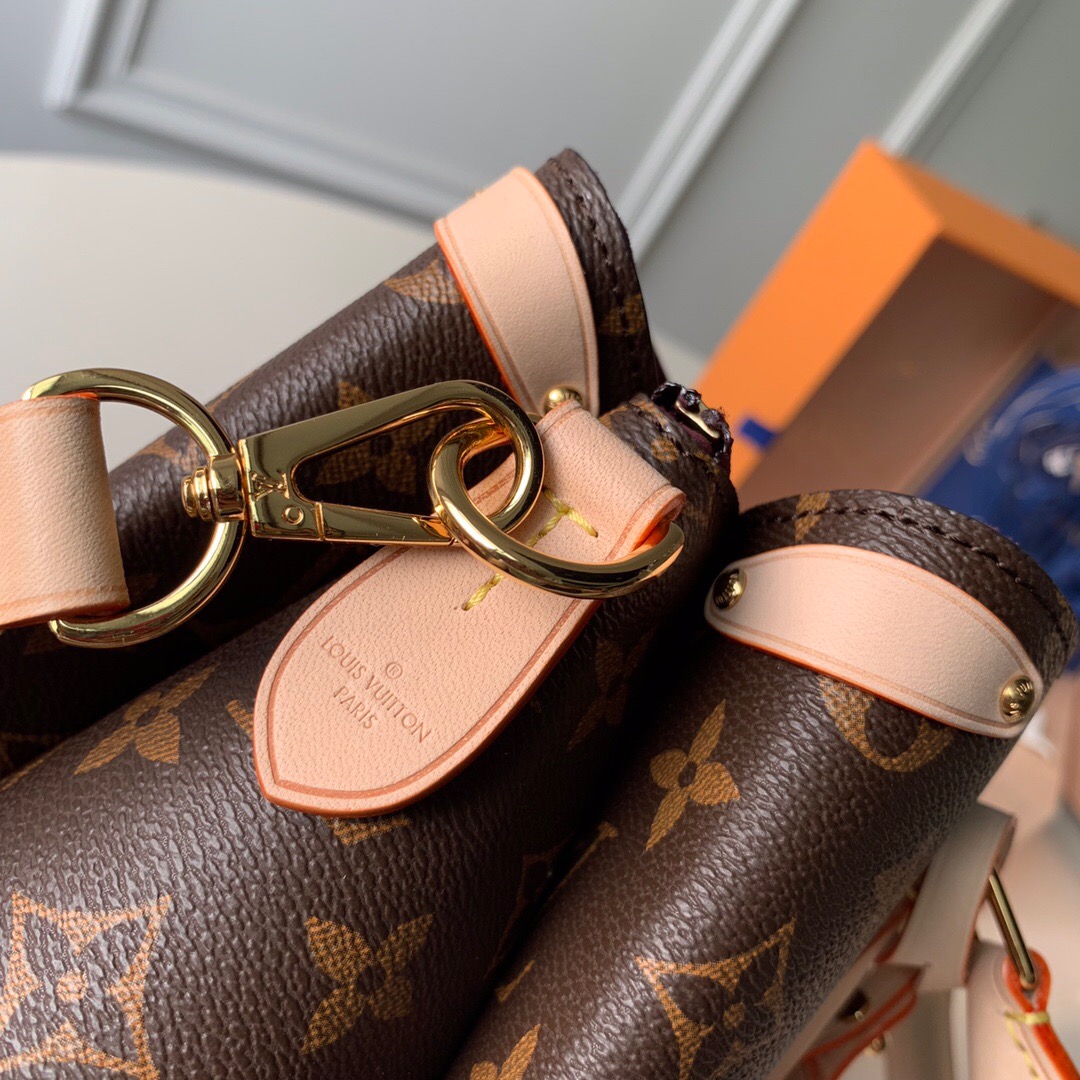 l0vis Vvtt0n soufflot bb monogram canvas and leather creme m44818 29 × 19 × 10 cm