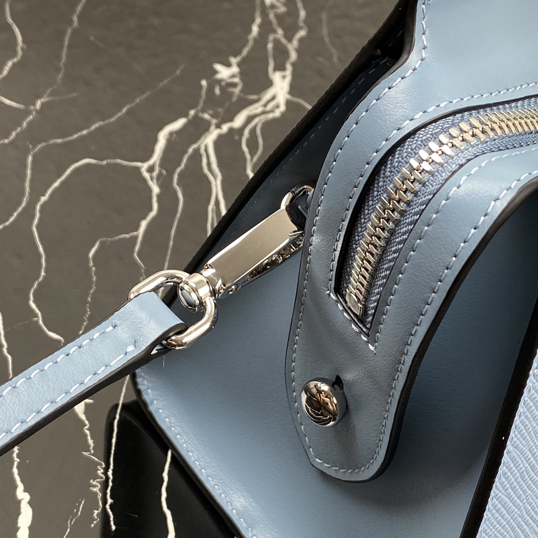 pra*a saffiano leather monoCh*0me bag astral blue 1ba269 22 x 16.5 x 11.5 cm