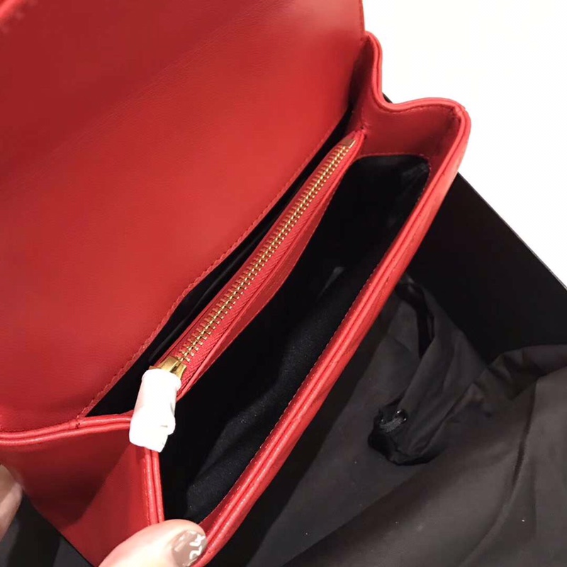 Y51 medium college in matelassÉ leather red 600279 24 x 17 x 7 cm