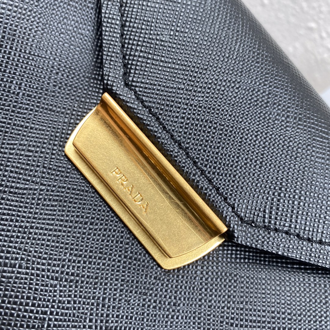 Pra*a saffiano leather tote black 1bn012 24 × 20 × 12.4 cm