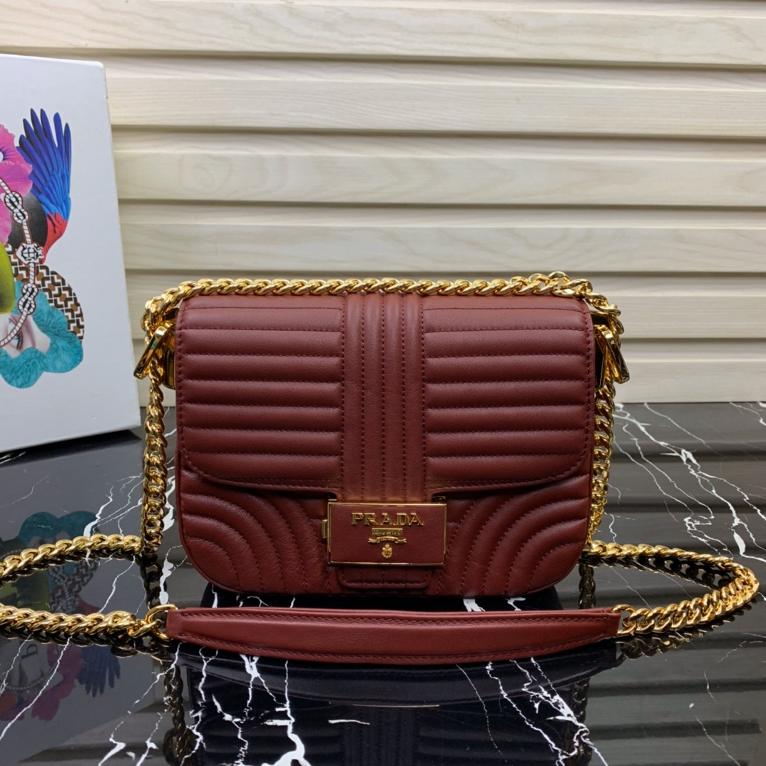 Pra*a diagramme shoulder bag garnet red 1bd227 20.5 x 14 x 5 cm