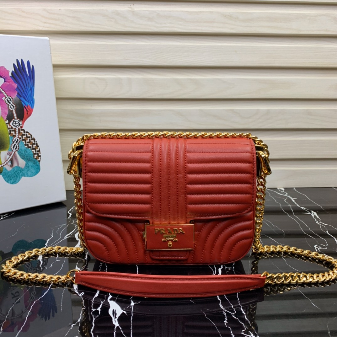 Pra*a diagramme shoulder bag red 1bd227 20.5 x 14 x 5 cm