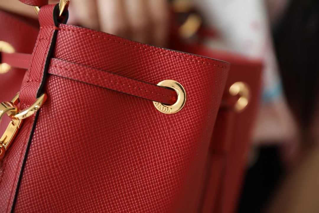 Pra*a saffiano leather bucket bag red 1be032 22 × 22 × 14 cm