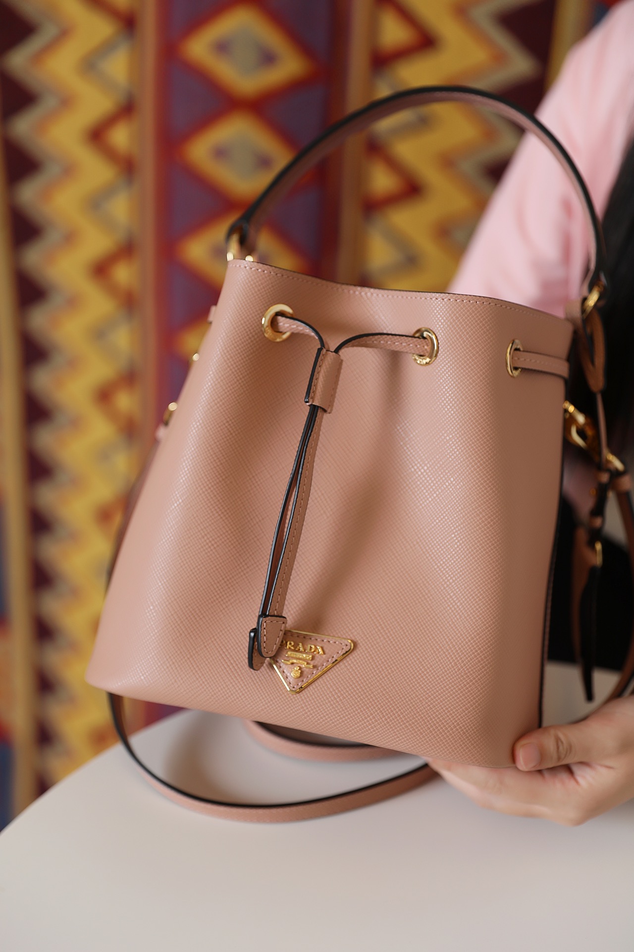 Pra*a saffiano leather bucket bag creme 1be032 22 × 22 × 14 cm