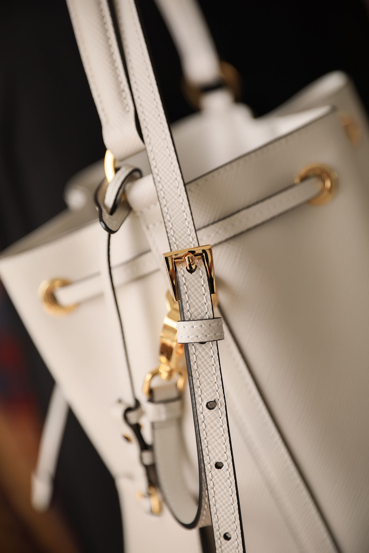 Pra*a saffiano leather bucket bag white 1be032 22 × 22 × 14 cm