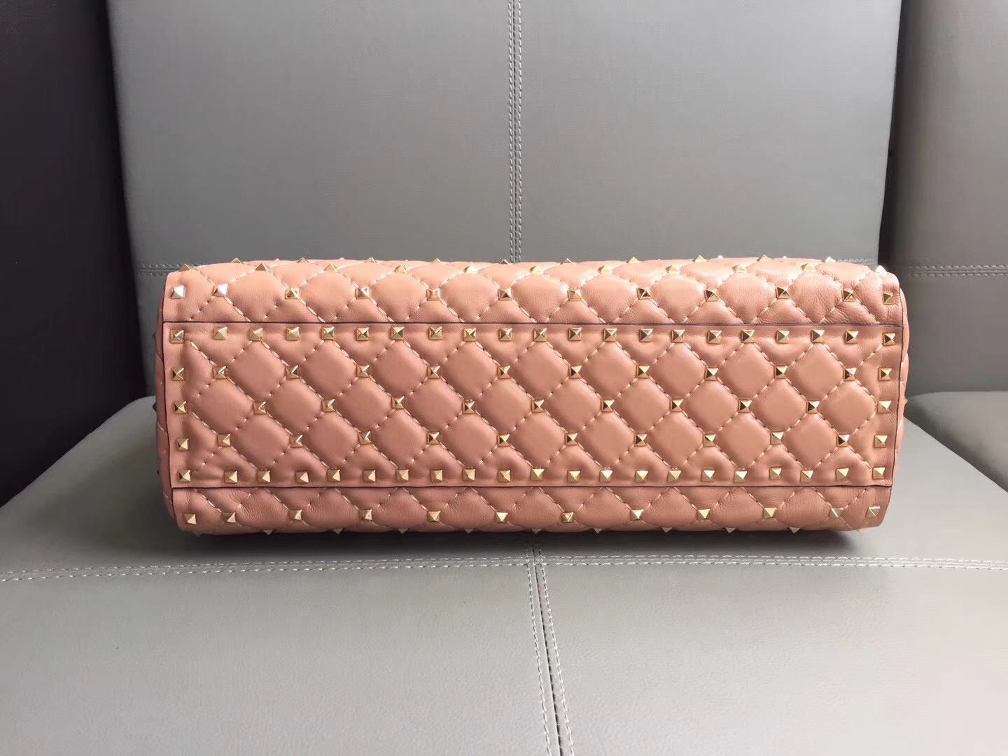 Va1e*ntin0 rockstud spike tote bag nude pink 33 x 12 x 23 cm