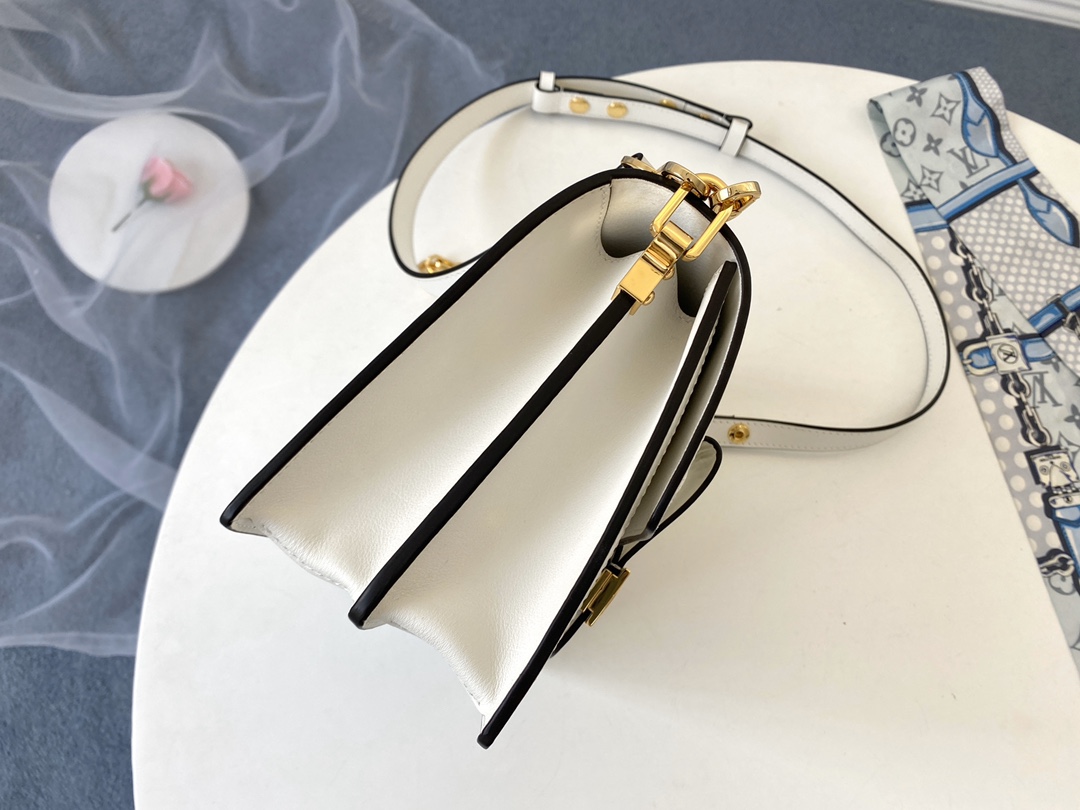 l0vis Vvtt0n dauphine lugano mm leather white m55821 25 x 17 x 10.5 cm