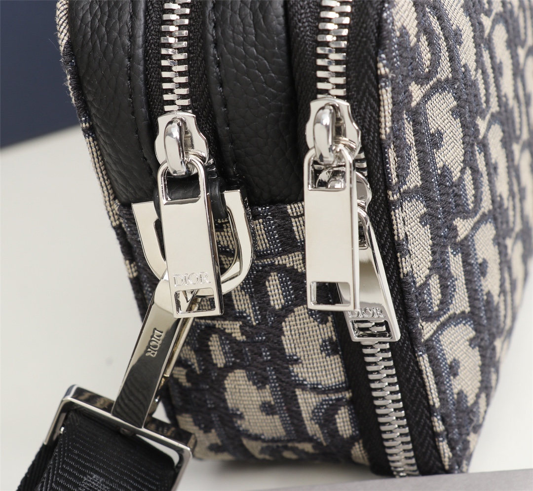 D10r messenger pouch oblique galaxy leather beige 2esbc119vpd 17 x 12.5 x 6 cm